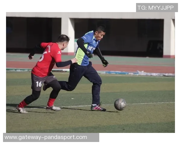 激情四溢的足球业余杯赛展现草根足球魅力与团队精神的盛宴