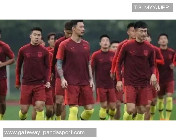 香港足球吧热议本地联赛新动态球迷们的声音与期待汇聚一堂